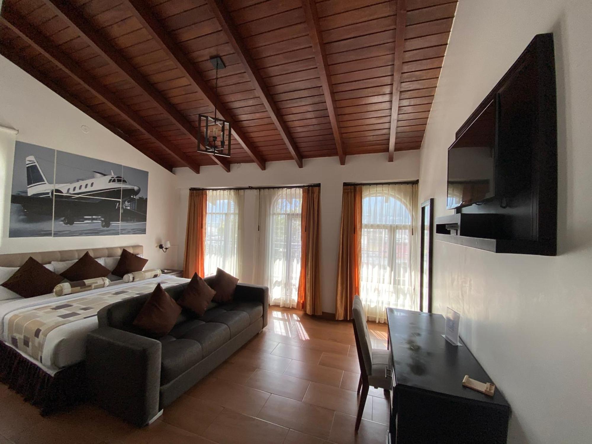 Air Suites Hotel Boutique Quito Exterior photo